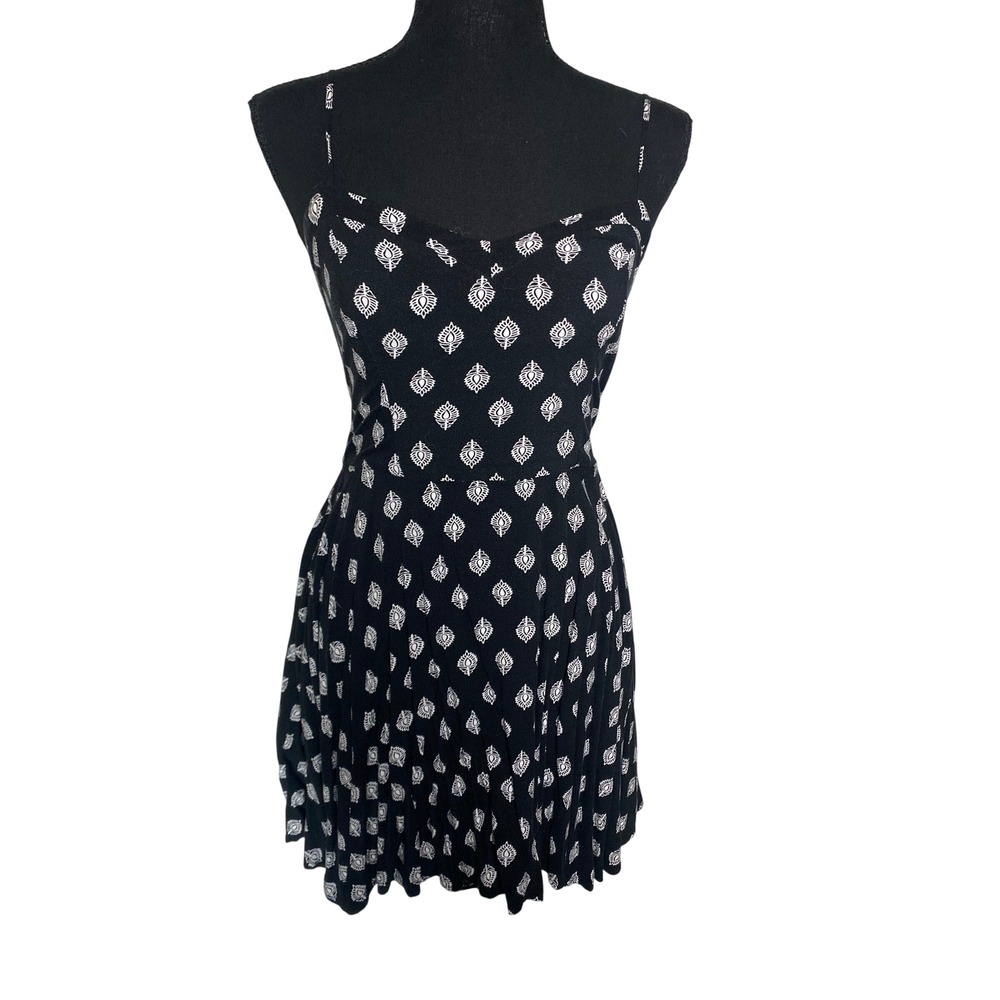 Aeropostale Womens Black White Medallion Print Smocked Back Mini Dress Small